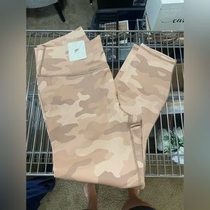 NWT Fabletics Define high waisted 7/8 Teddy Camo